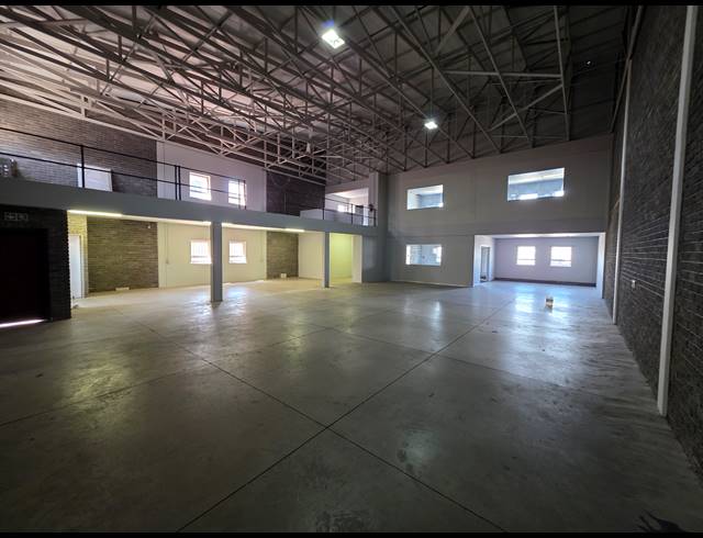 450M² WAREHOUSE TO LET IN STORMILL